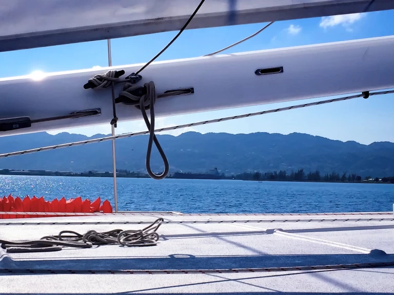 Hyra Katamaran  med eller utan skeppare Custom Montego Bay 