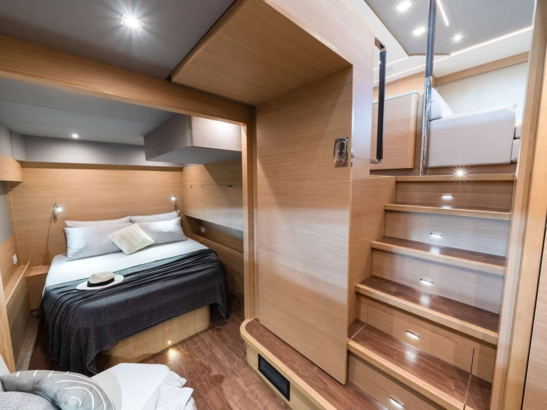 Yacht charter Piraeus billig Mary's Grace