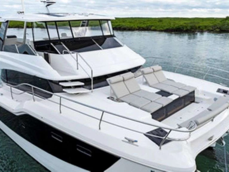 Aquila Treasured C&rsquo;s  charter bareboat eller skeppad i Road Town