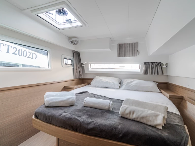 Hyra Katamaran  med eller utan skeppare Lagoon Castellammare del Golfo 