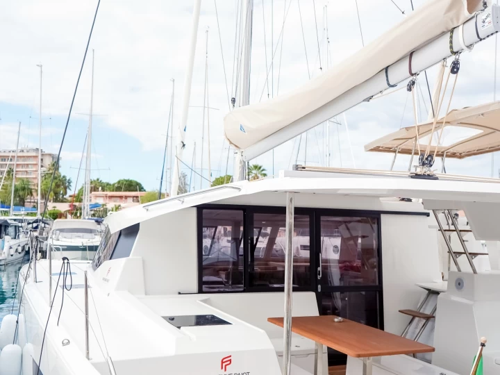 Båtuthyrning Fountaine Pajot Astrea 42 i Furnari på Samboat 