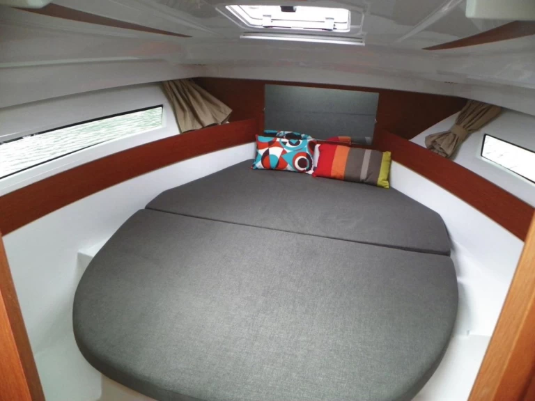 Uthyrning Motorbåt  Jeanneau med en båtlicens 