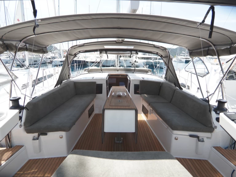 Dufour Dufour 470 charter bareboat eller skeppad i Gocek