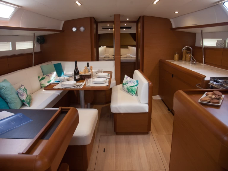 Jeanneau Sun Odyssey 519 charter bareboat eller skeppad i Zakynthos (Island)