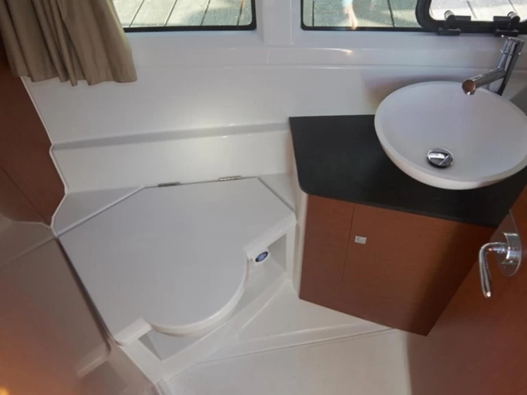 Jeanneau Merry Fisher 895 Offshore charter bareboat eller skeppad i Barth