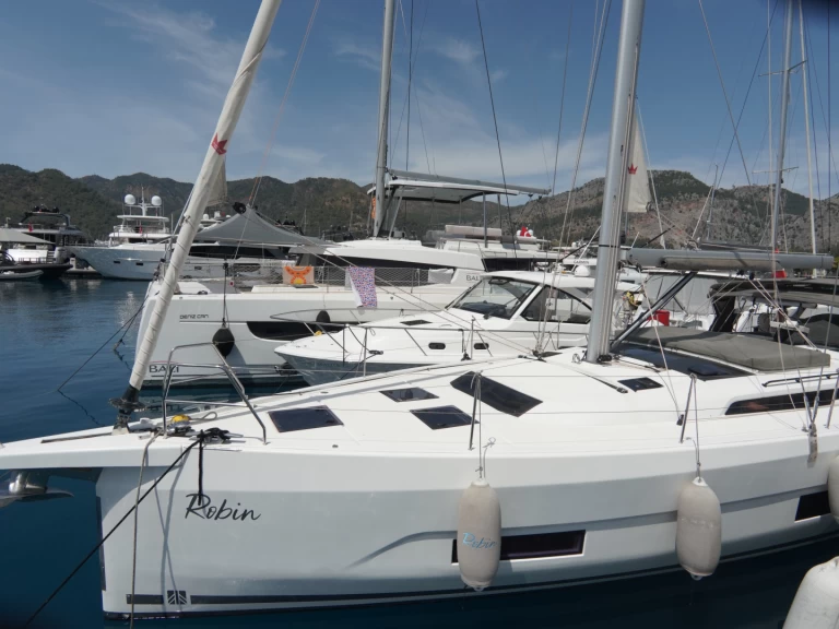 Dufour Dufour 470 charter bareboat eller skeppad i Gocek