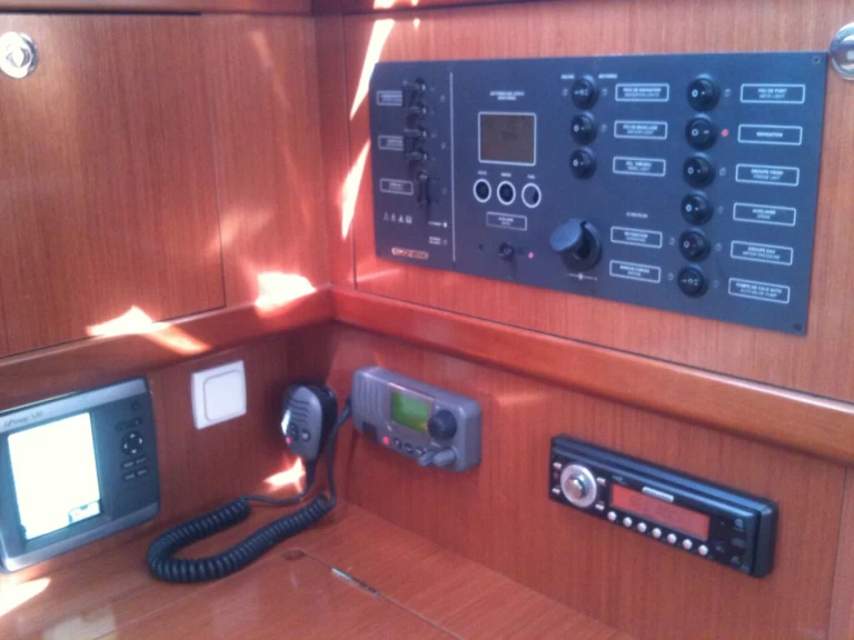 Bénéteau Oceanis 31 charter bareboat eller skeppad i Lefkáda