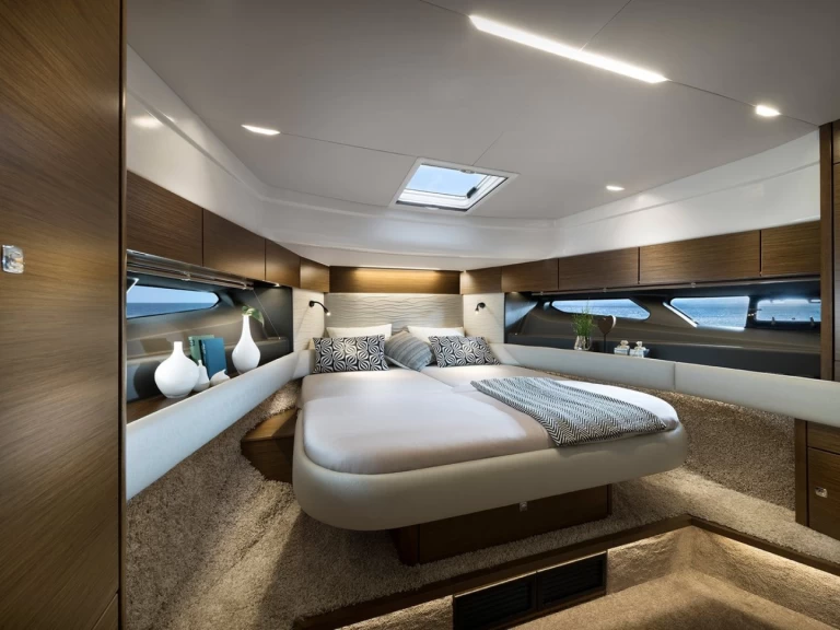 Bavaria Bavaria R55 charter bareboat eller skeppad i Donji Seget