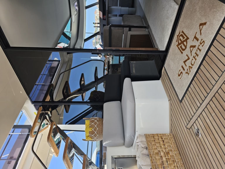 Uthyrning Motorbåt  Prestige med en båtlicens 