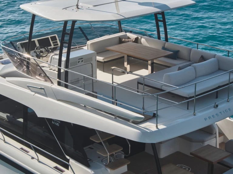 Prestige Prestige M48 charter bareboat eller skeppad i Rogoznica