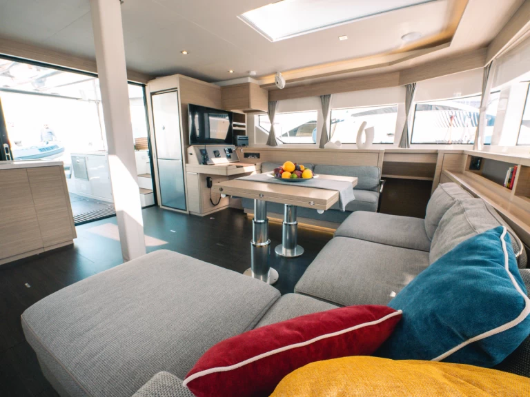 Hyra Katamaran  med eller utan skeppare Lagoon Capo d'Orlando 