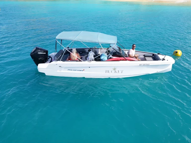 Hyra Motorbåt  med eller utan skeppare Axopar Gustavia 