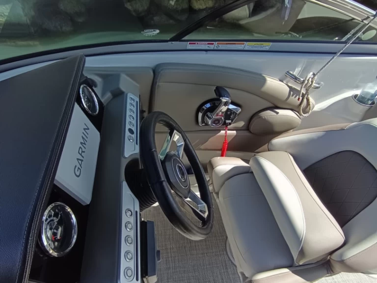 Hyr en Crownline E255 Denia 