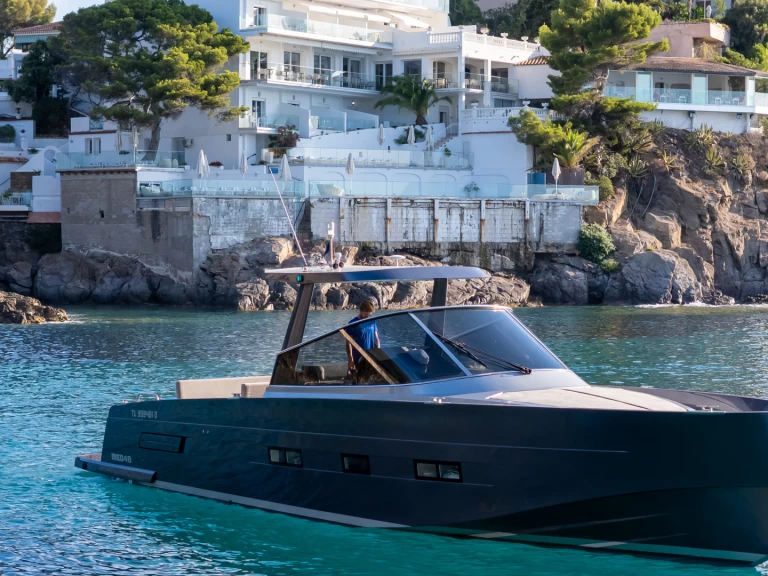Med Yacht Med48 charter bareboat eller skeppad i Port de Cavalaire-sur-Mer