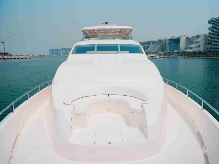 Hyra Lyx yacht med eller utan skeppare Majesty Yachts Dubai Marina 