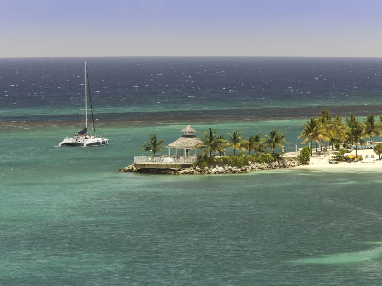 Uthyrning Katamaran  Custom med en båtlicens 