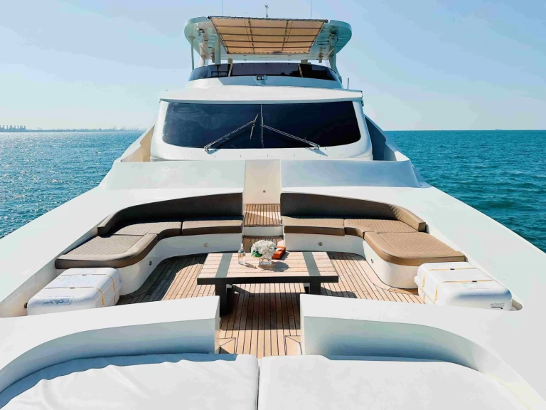 Yacht charter Dubai Marina billig 140