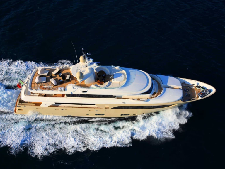 Hyr en Crn 150 Dubai Marina 