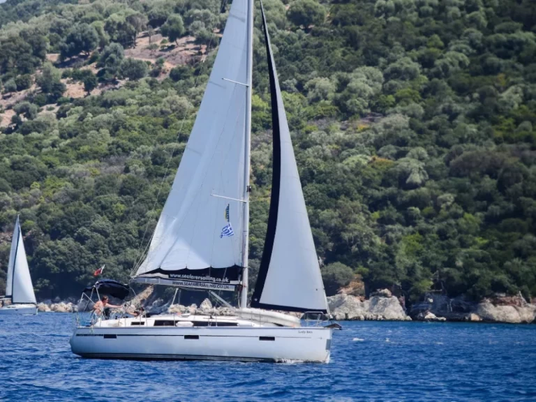 Uthyrning Segelbåt  Bavaria med en båtlicens 