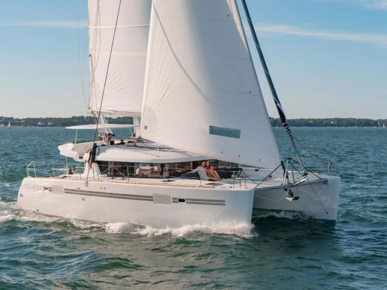Lagoon Lagoon 450 F charter bareboat eller skeppad i Vlychada