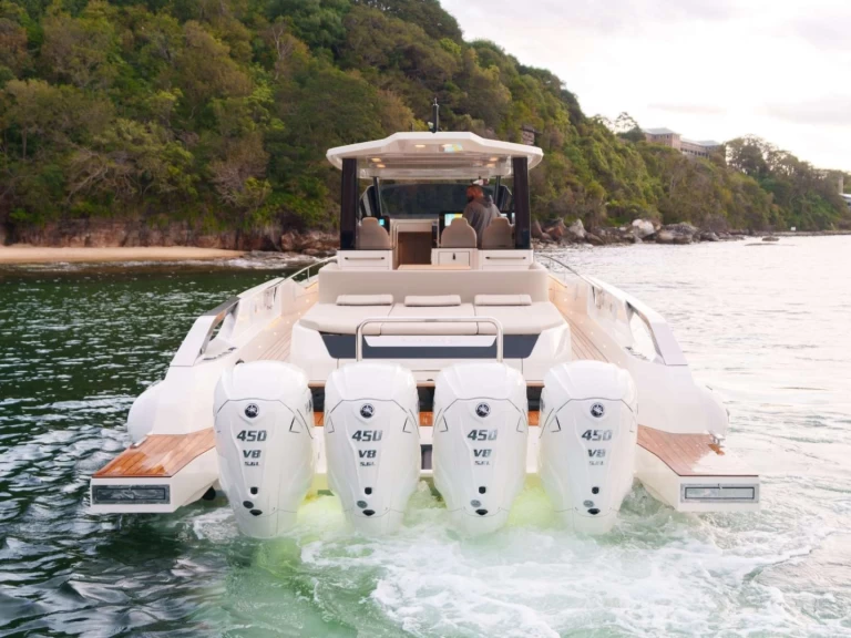 Capelli STRADIVARI 52 charter bareboat eller skeppad i Marine de Sant'Ambrogio