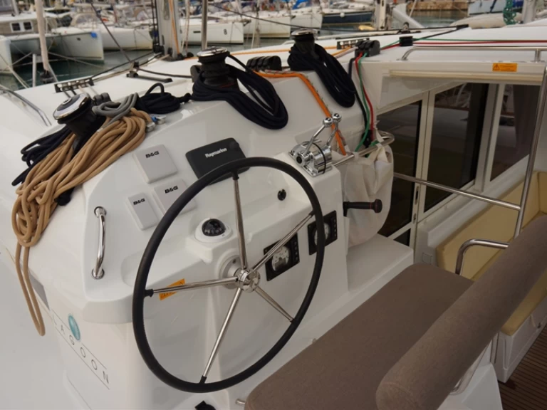 Hyra Katamaran  med eller utan skeppare Lagoon Gouvia 