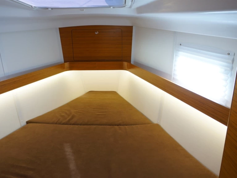 Uthyrning Segelbåt  Elan med en båtlicens 