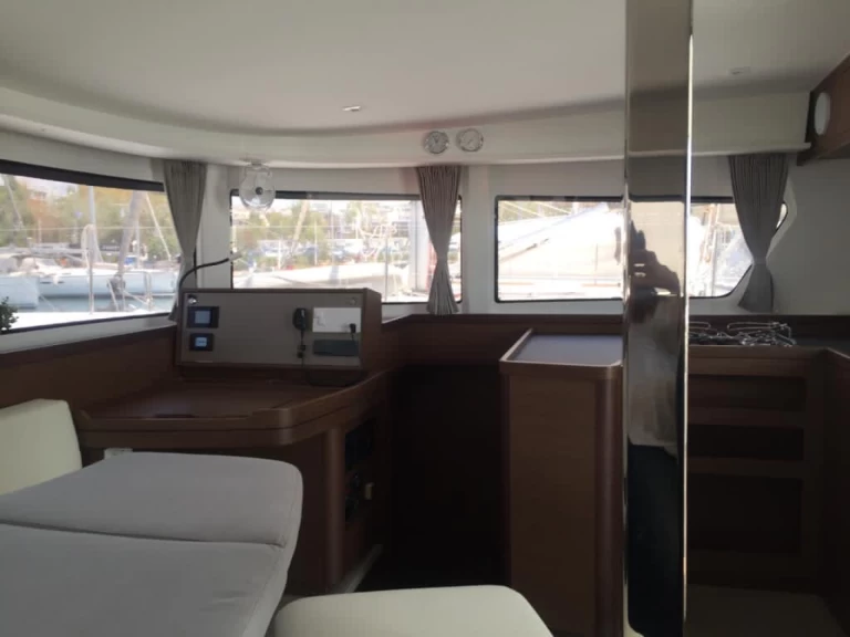 Lagoon Lagoon 42[G] charter bareboat eller skeppad i Gouvia