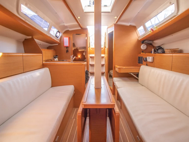 Yacht charter Agía Effimía billig Sun Odyssey 33i