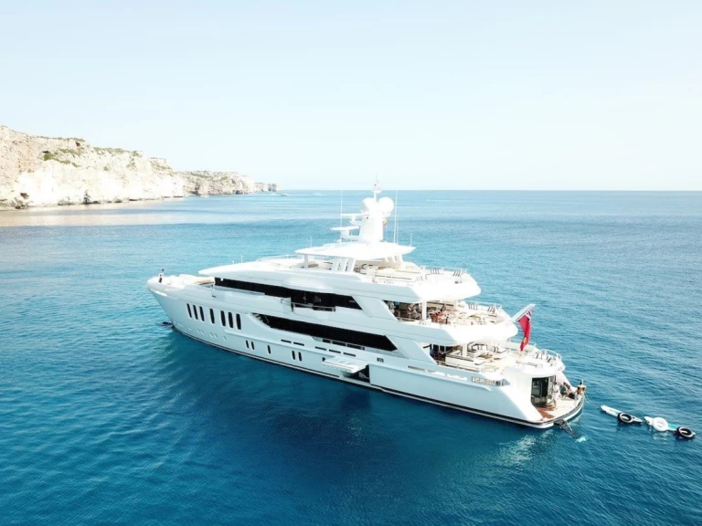 CMB YACHTS 154 charter bareboat eller skeppad i Dubai Marina