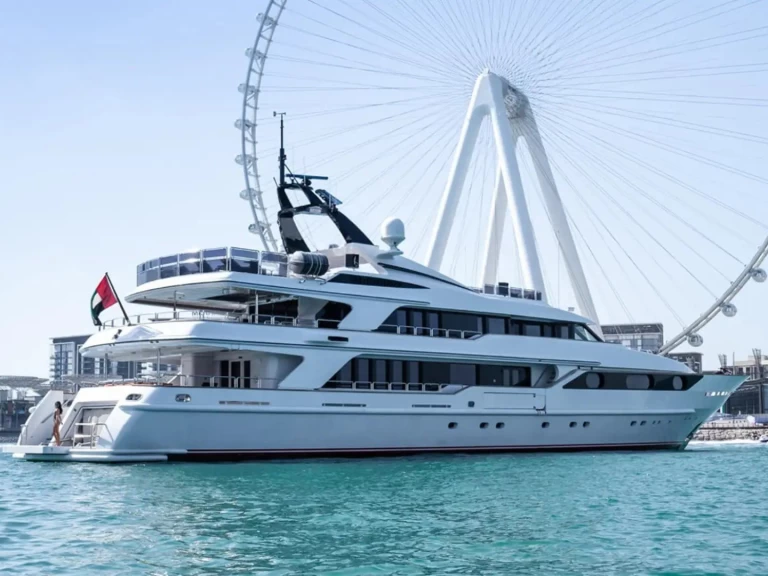 Benetti 164 charter bareboat eller skeppad i Dubai Marina