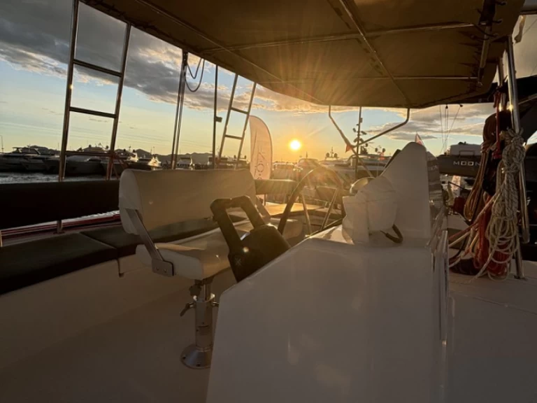 Hyra Katamaran  med eller utan skeppare Dufour Ibiza  