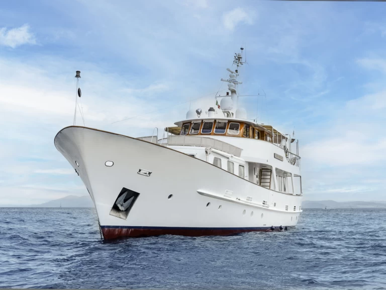  Pacific Class 85 charter bareboat eller skeppad i Castellammare di Stabia