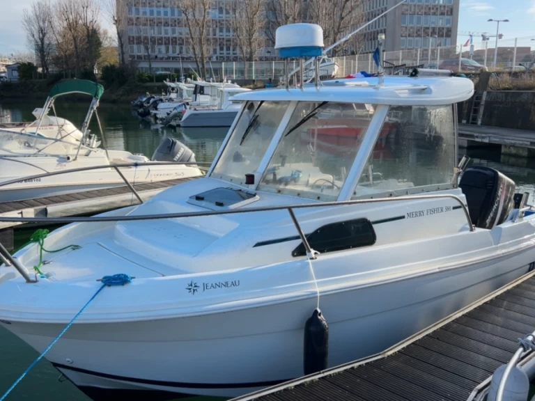 Jeanneau Merry Fisher 580 HB charter bareboat eller skeppad i Frankrike 