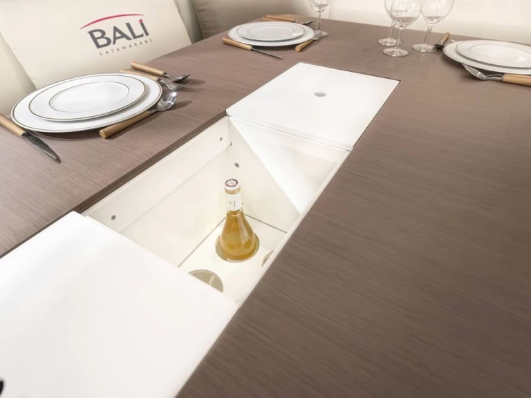 Uthyrning Katamaran  Bali med en båtlicens 