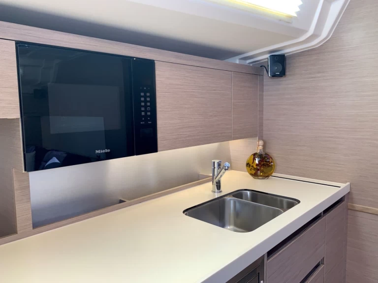 Hanse Hanse 508 charter bareboat eller skeppad i Zakynthos 