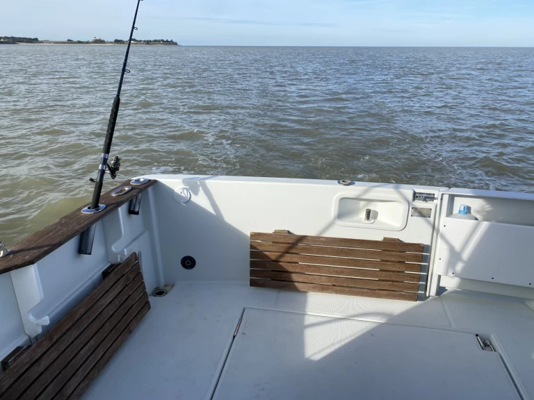 Uthyrning Motorbåt  Jeanneau med en båtlicens 