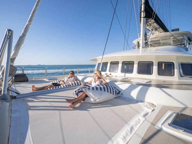 suncost Custom Expedition Yacht charter bareboat eller skeppad i Airlie Beach