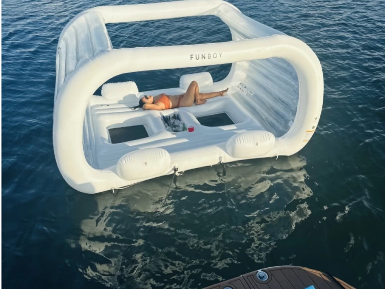 Båtuthyrning Sea Ray 450 express bridge i West Palm Beach på Samboat 