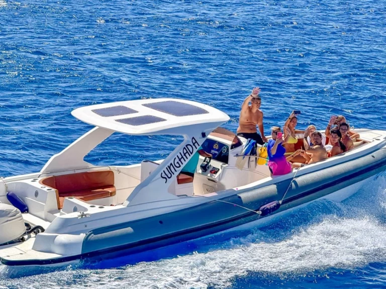 Uthyrning RIB Master med en båtlicens 