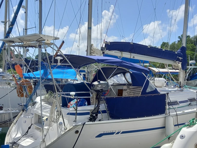 Bavaria Bavaria 36 charter bareboat eller skeppad i Pointe-à-Pitre