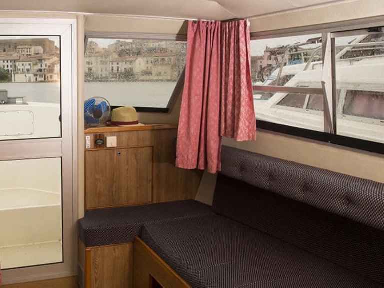 Yacht charter Migennes billig Cirrus A