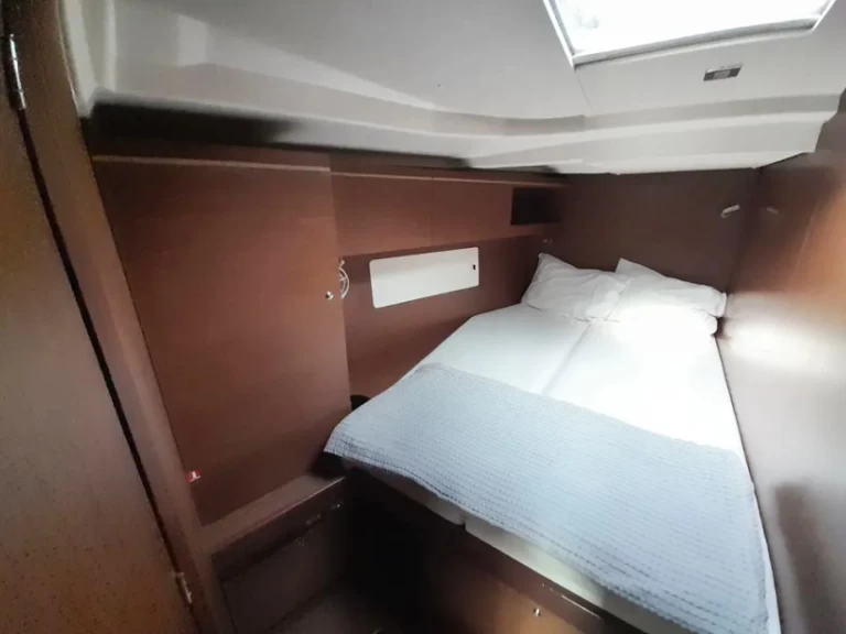 Uthyrning Segelbåt  Bénéteau med en båtlicens 