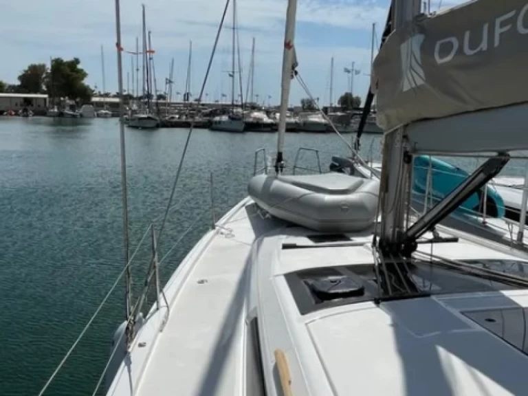 Dufour Dufour 430 Grand Large charter bareboat eller skeppad i Aten