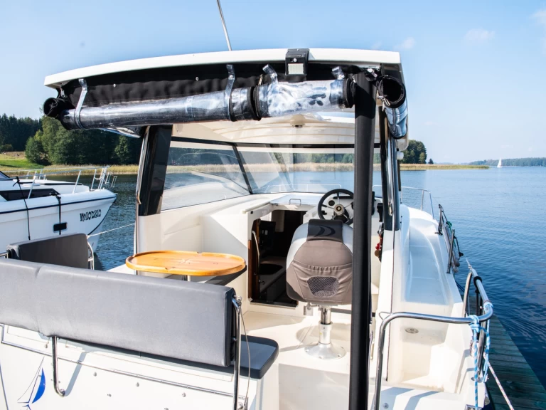 nautika 830 charter bareboat eller skeppad i Ogonki