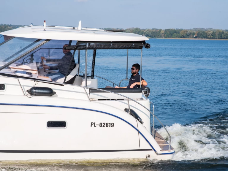 Hyra Kanalbåt med eller utan skeppare Futura Ogonki 