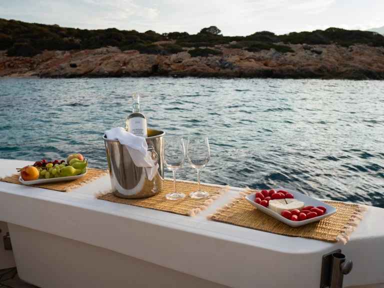 Uthyrning Lyx yacht Luhrs med en båtlicens 