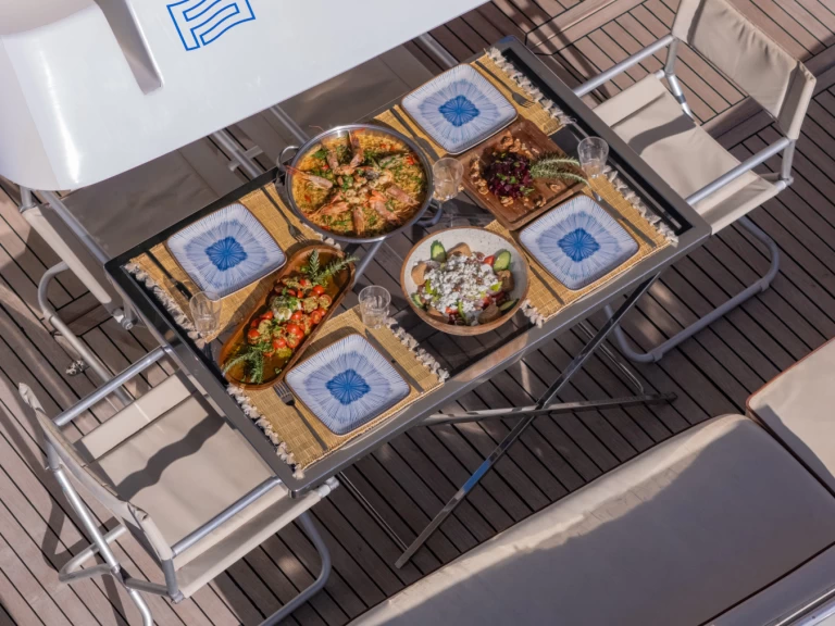 Uthyrning Motorbåt  Ferretti med en båtlicens 