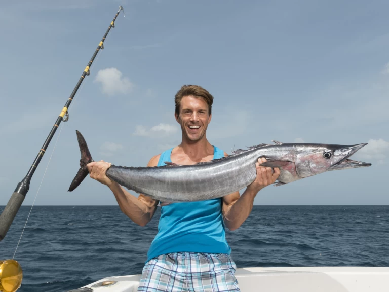 Uthyrning Lyx yacht Custom Made med en båtlicens 