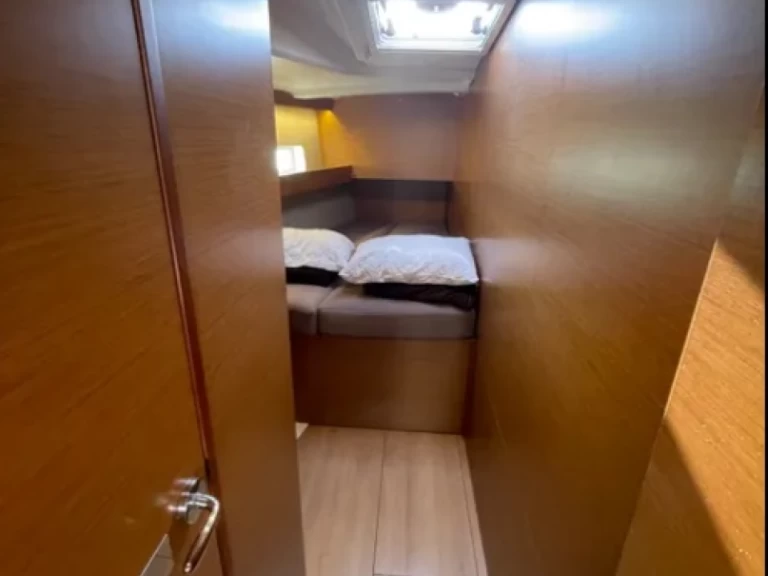 Segelbåt  för uthyrning Alimos till det bästa priset 